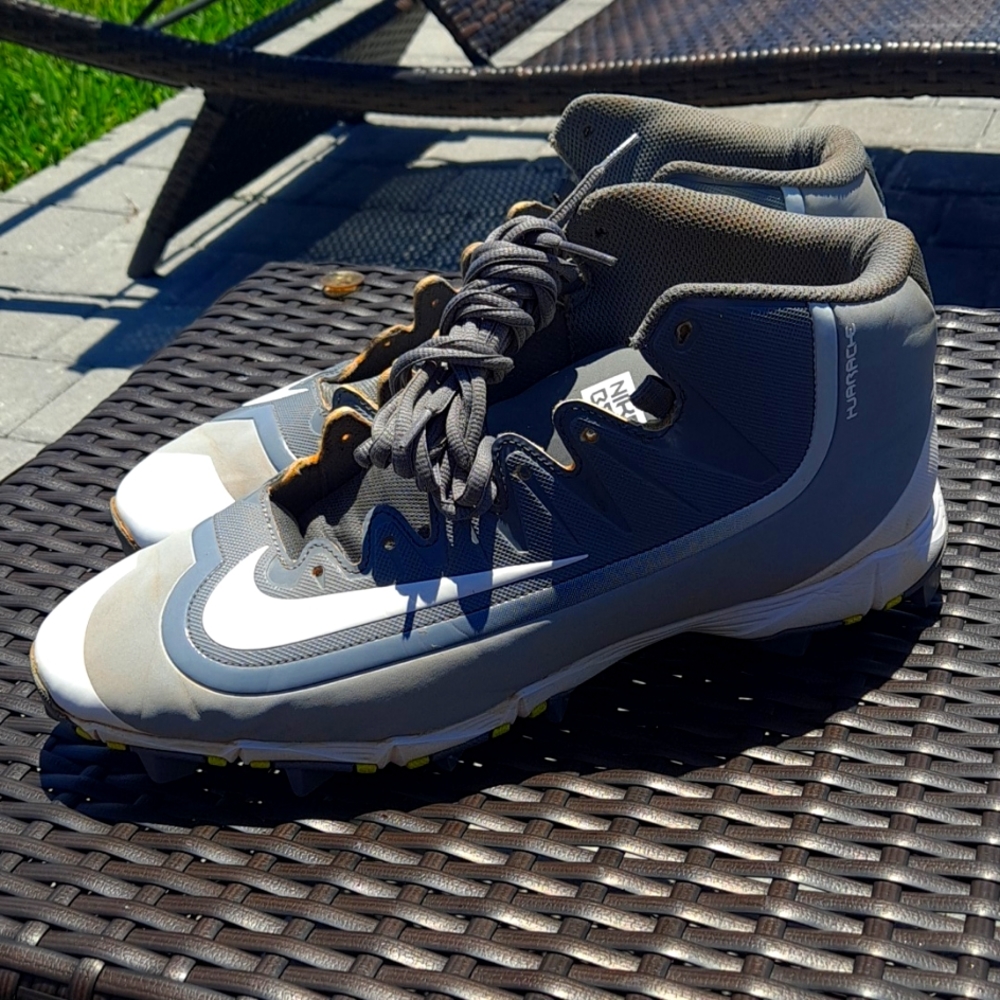 Baseball cleats